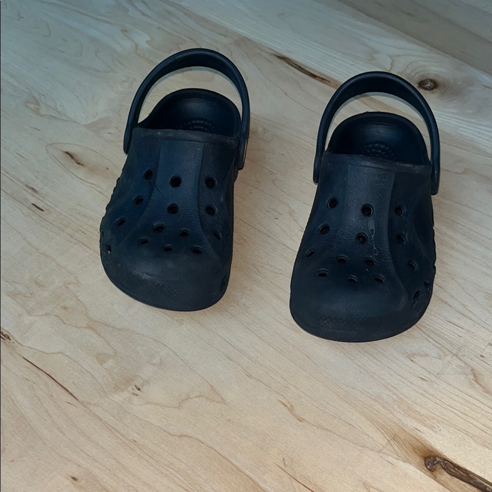 CROCS Black Water Shoes with Croslite Foam and Ventilation - Picture 2 of 4